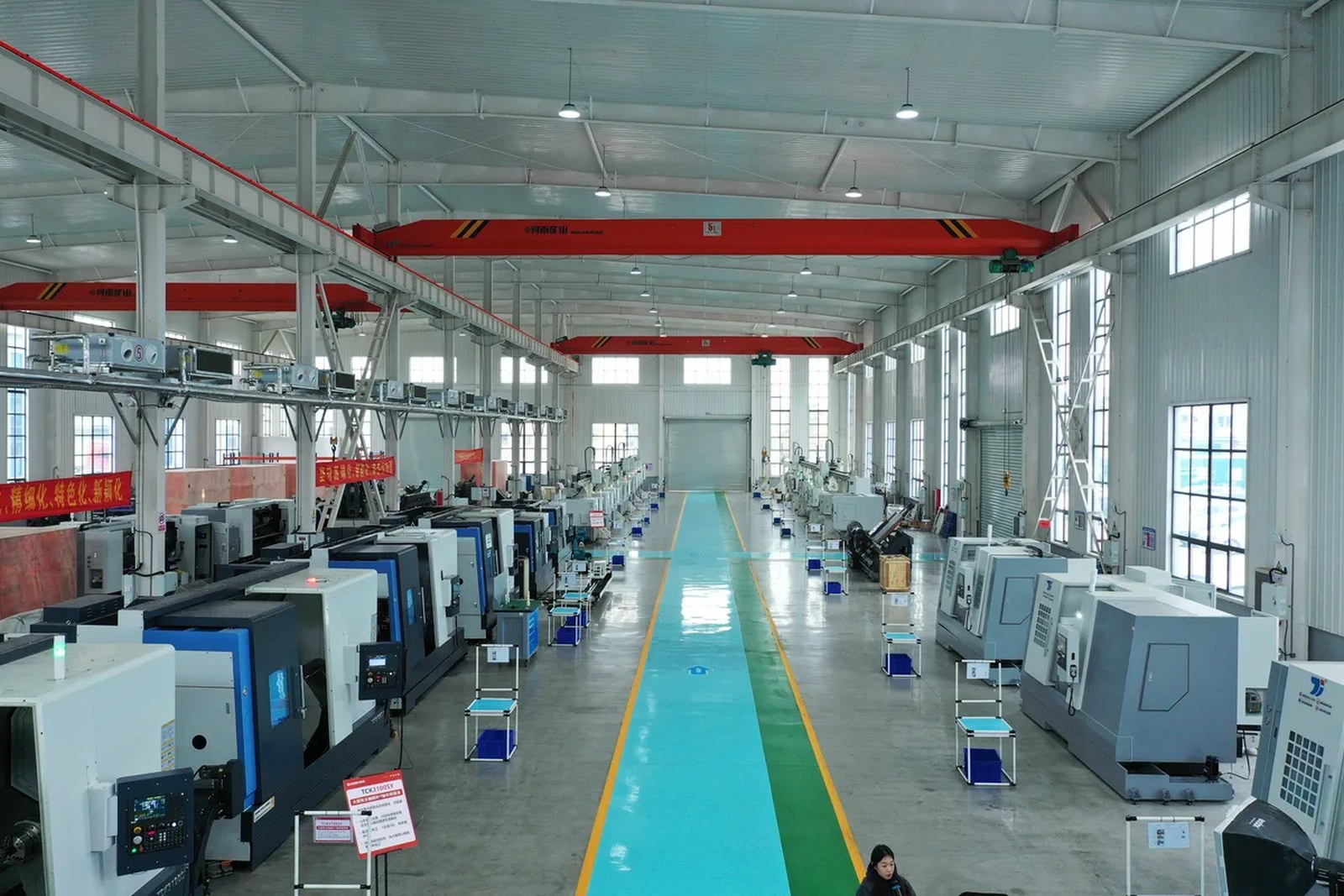 Assembly shop with machining centres in final build